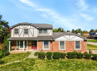 3042 Rolling Green Cir S, Rochester Hills, MI 48309