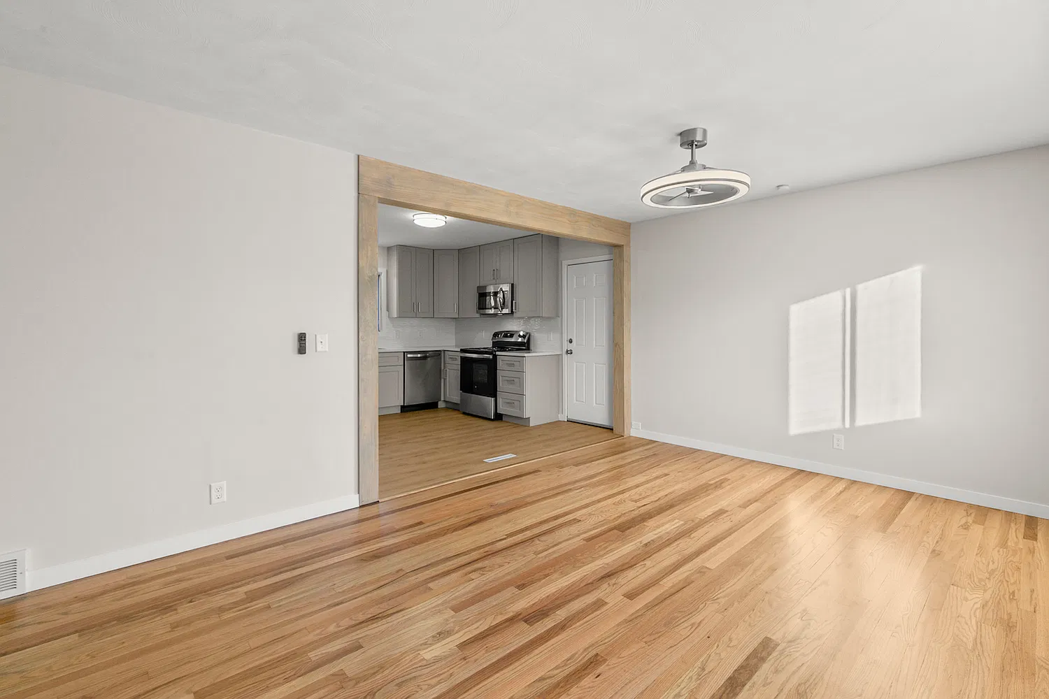 3 bed, 1.5 bath, 1300 sqft, $1,800 — Photo 4