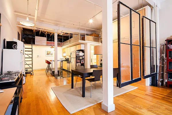 Rented by aptsandlofts.com | media 27