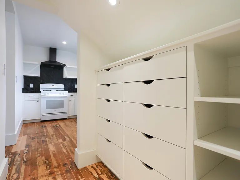 1012 Broadway St #2 — Photo 4