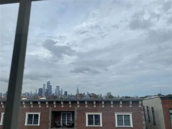 1024 Clinton Street image 8 of 15