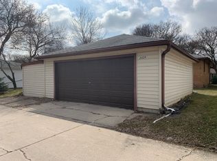 2426 S 96th St, West Allis, WI 53227