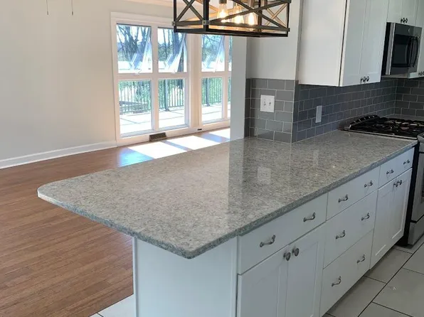 550 Twin Lakes Dr NE, Grand Rapids, MI 49525