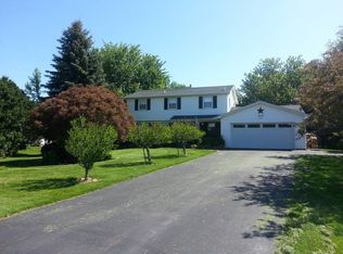 6158 Fawn Meadow St, Farmington, NY 14425