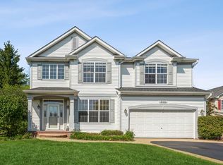 610 Oxford Ct, Lindenhurst, IL 60046