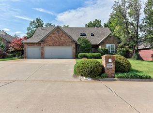 6204 Woodcreek Ct, Warr Acres, OK 73122