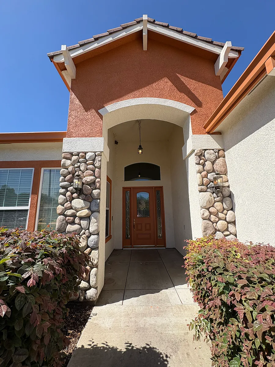 Building Photo - 905 Gladiola Ln