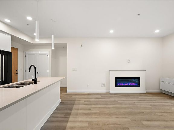 4th image of 610 Lampson St #304