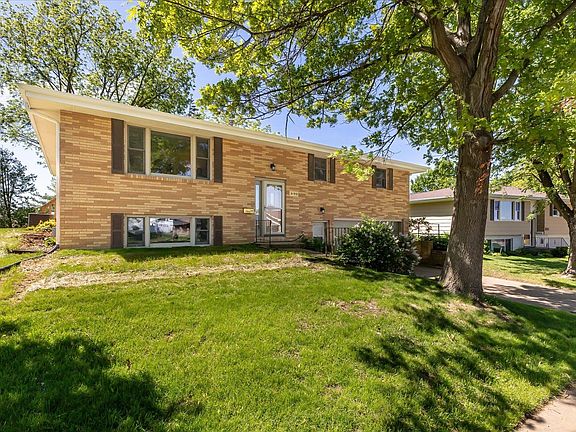 3rd image of 3190 Saint Anne Dr