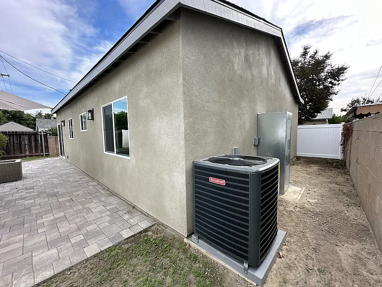 3617 W Victory Blvd — Photo 14