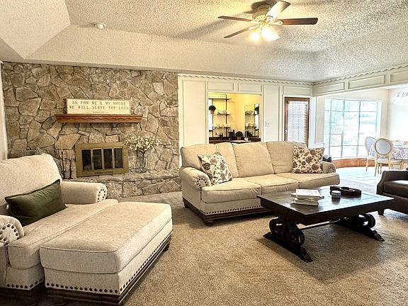 5th image of 113 NE Timber Ridge Dr