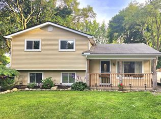 6371 Hatchery Rd, Waterford, MI 48329