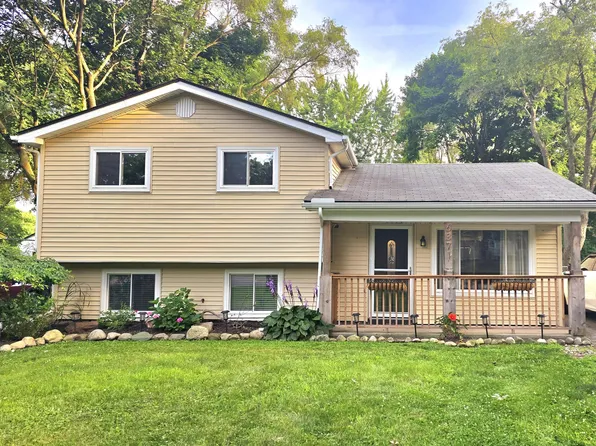 6371 Hatchery Rd, Waterford, MI 48329