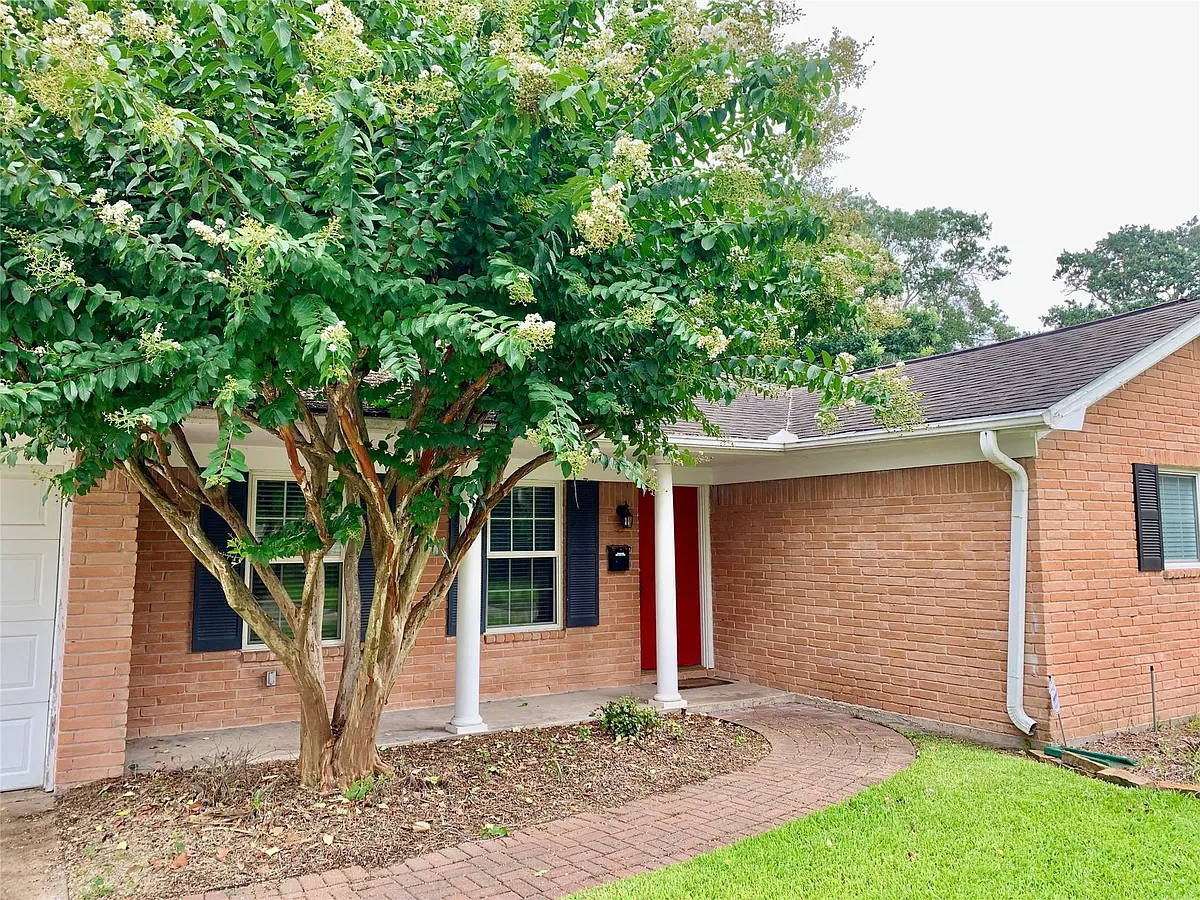 Building Photo - 9634 Fairdale Ln