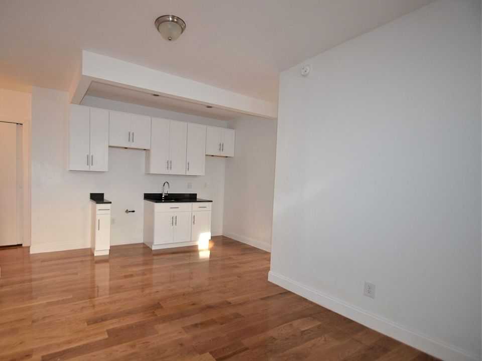 2nd image of 2126 Tiebout Ave #C33