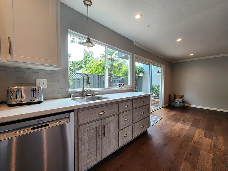 872 Cabot Ln — Photo 8