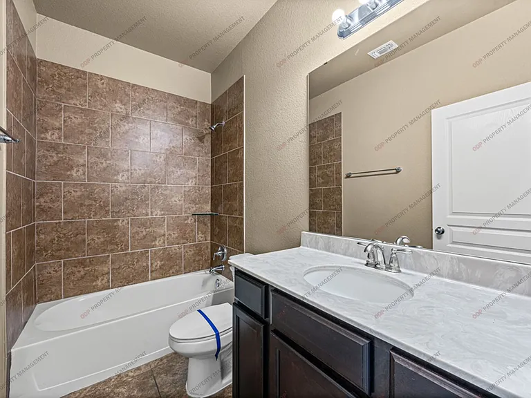 5607 Blackstone Dr — Photo 8