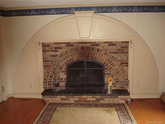 4th image of 506 Hilltop Dr