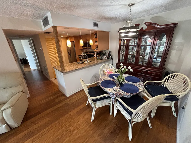 3237 Beneva Rd #202 — Photo 2