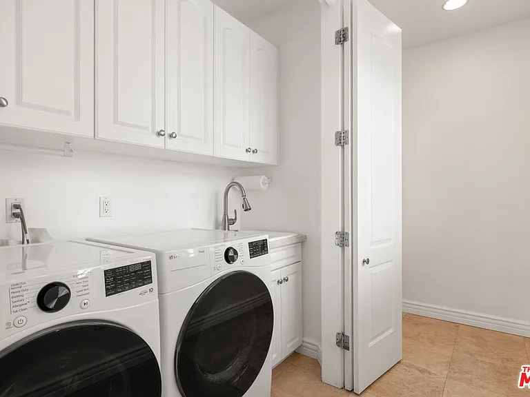 6416 W 83rd St — Photo 23