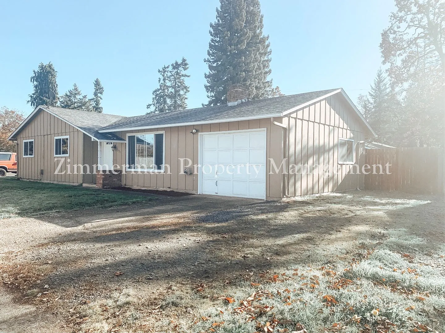 Adorable 2 Bedroom 1 Bath in Cottage Grove! — Photo 1