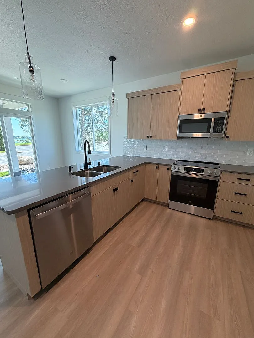 Reduced Rent! New Construction Condo Now $2,400/mo!! — Photo 4
