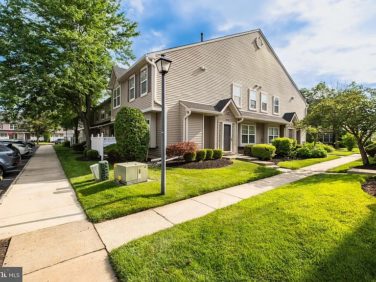 3906 Grenwich Ln — Photo 33