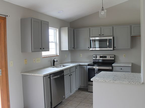 3rd image of 8 N Rosewood Ct