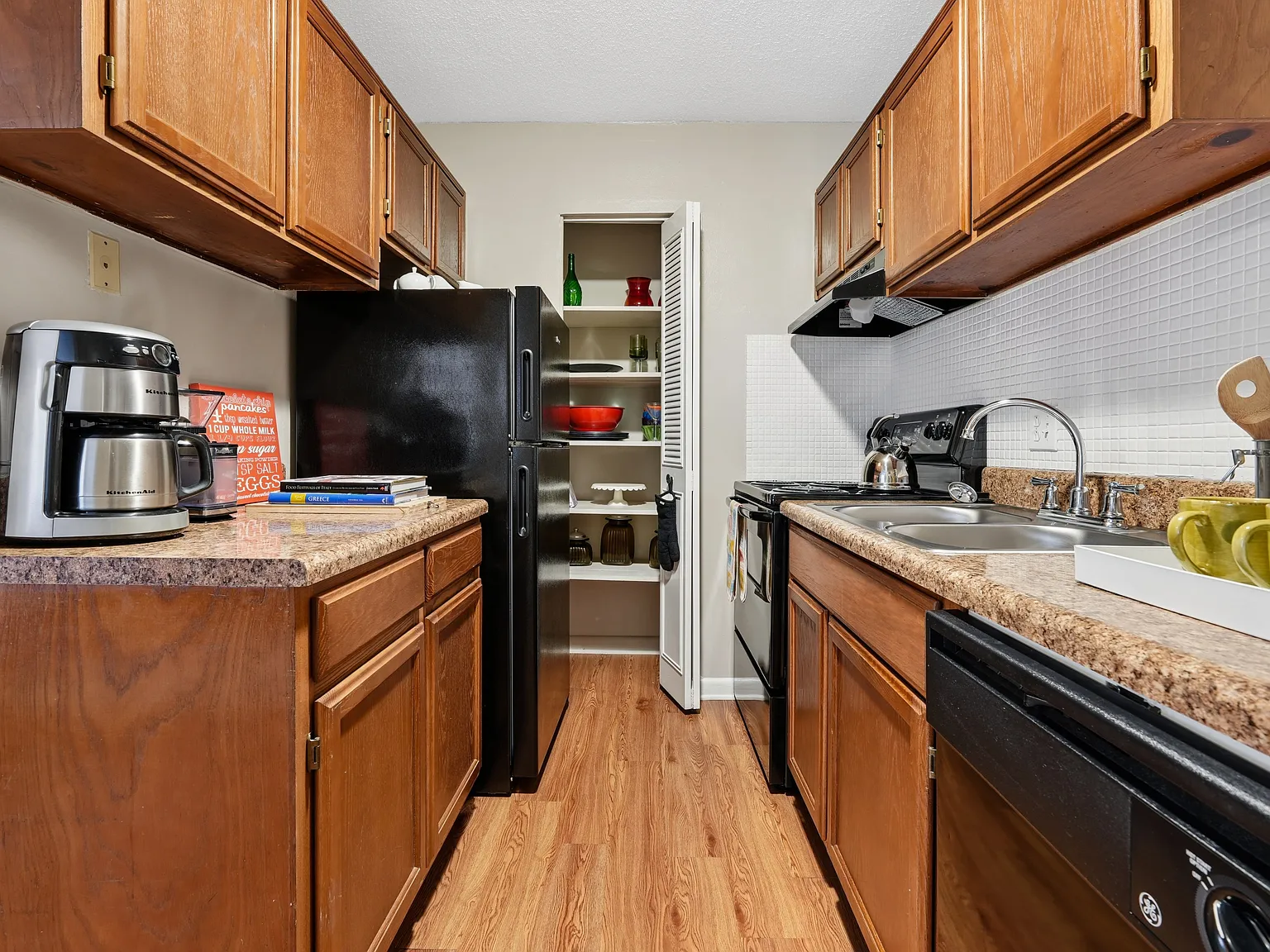 The Palms Apartments — Photo 3