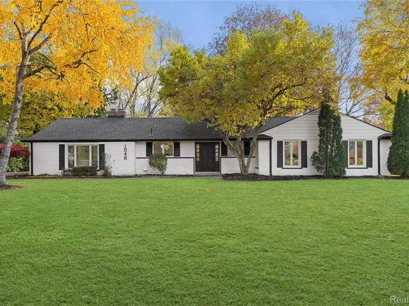 1048 Satterlee Rd, Bloomfield Hills, MI 48304