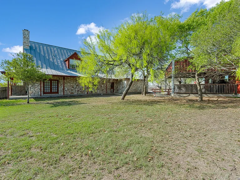360 Private Road 4619 — Photo 27