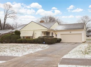 1071 Orchard Park Dr, Rocky River, OH 44116