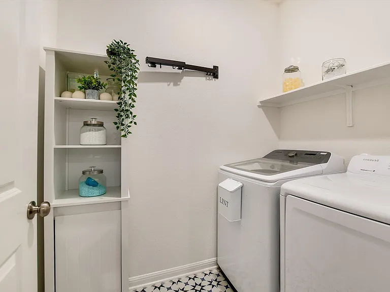 737 Leeward Pass — Photo 19