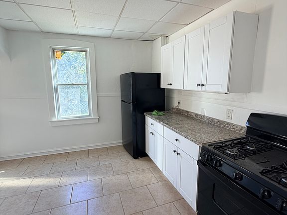 4th image of 168 Summit St #168
