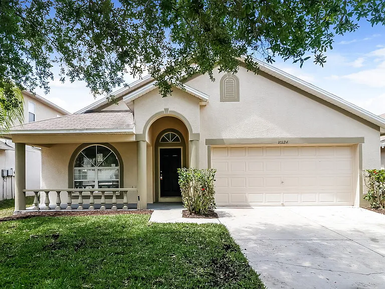 10124 Coldwater Loop — Photo 1