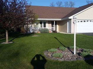 482 Wyldewood Dr, Oshkosh, WI 54904