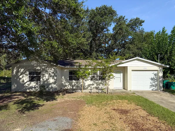 704 Elm Ave, Fruitland Park, FL 34731