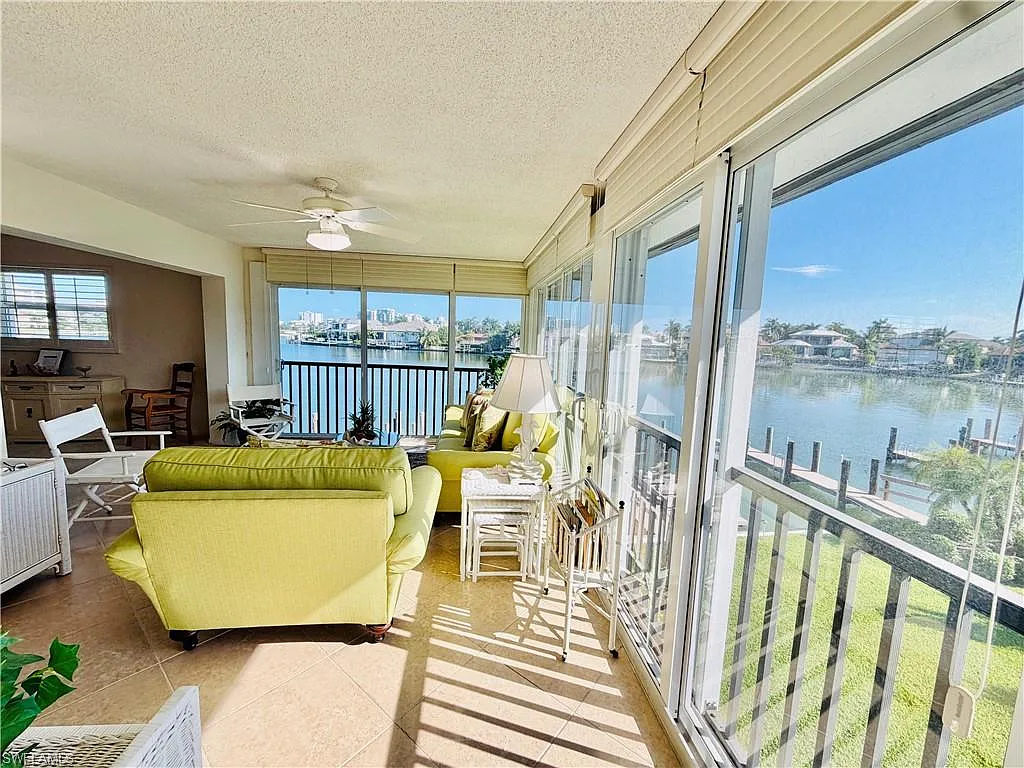 2 bed, 2.0 bath, 975 sqft, $6,500 — Photo 2