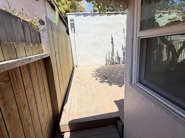 635 E Victoria St — Photo 25