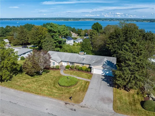 32 E Ter, Portsmouth, RI 02871