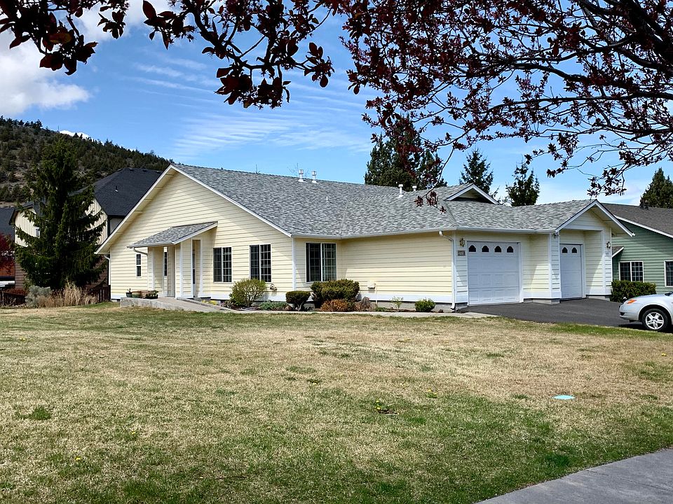 2nd image of 773-775 NE Savannah Dr