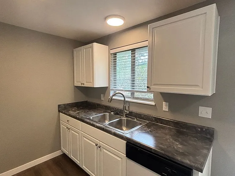 3550-3554 SW Beaverton Hillsdale Hwy — Photo 6