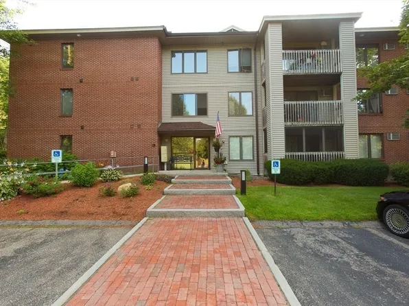 300 Candlewood Park Unit 32, Nashua, NH 03062