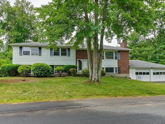 2nd image of 8 Briarwood Ln