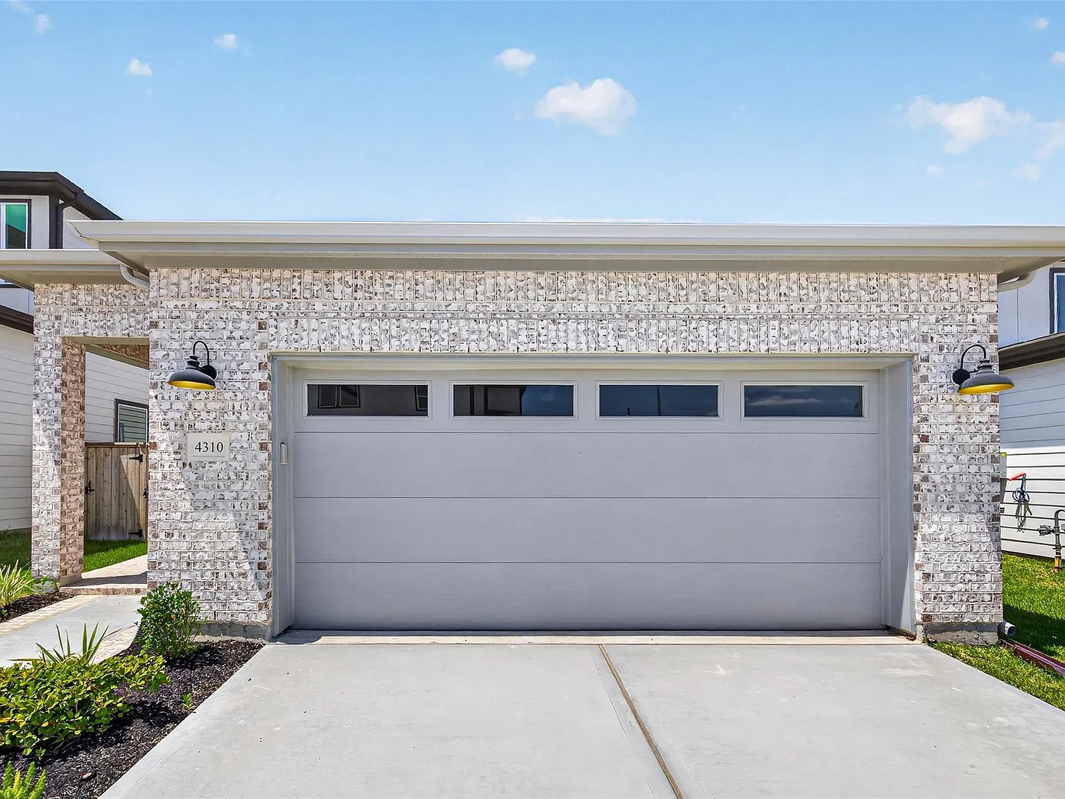 4 bed, 3.5 bath, 2200 sqft, $3,000 — Photo 4
