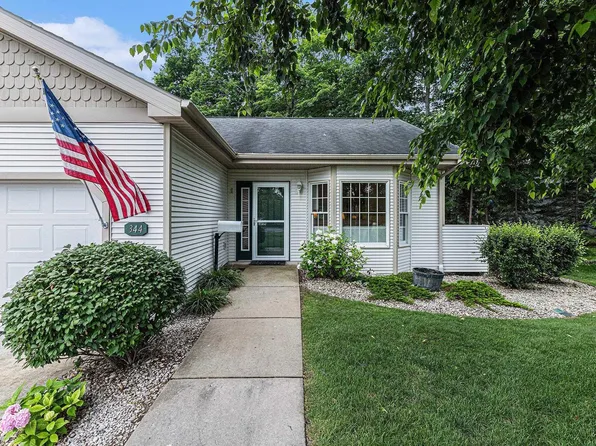 344 Golfview Ln, Elk Rapids, MI 49629