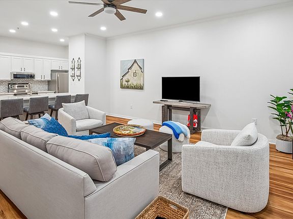 4th image of 2305 Worthington St #134