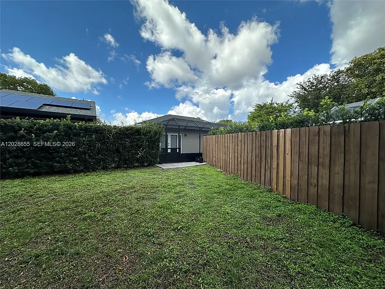 5733 NW 100th Ct — Photo 52
