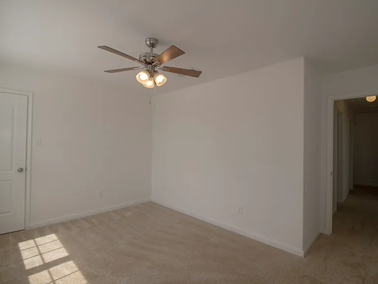 223 Magnolia Dr — Photo 5