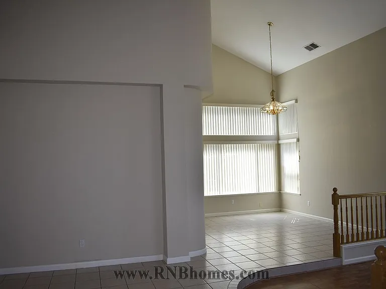 2400 Carr Ct — Photo 5
